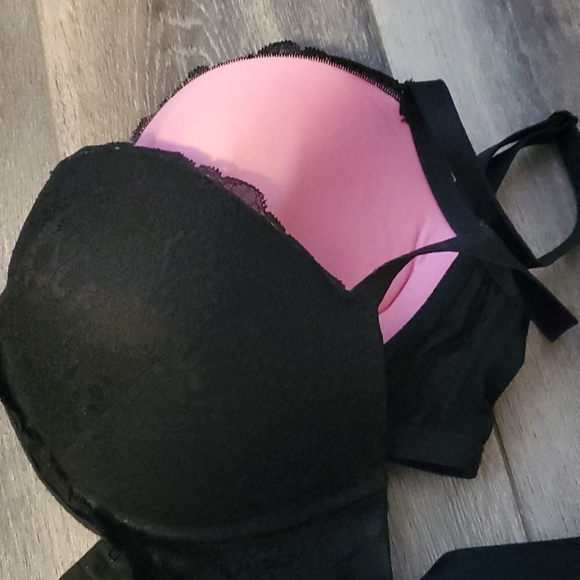 Victoria secret bras - Picture 4 of 4